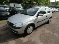Używany Opel Corsa 75 KM (55 kW) 2000 Srebrny Sedan/Limuzyna