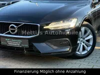 Gebraucht Volvo V60 Momentum 150 PS (110 kW) 2018 Schwarz Kombi
