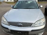 Usado Ford Mondeo Ambiente 125 CV (91 kW) 2006 Plateado Familiar