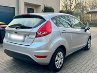 Gebraucht Ford Fiesta 82 PS (60 kW) 2011 Silber Kleinwagen