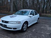 Gebraucht Opel Vectra Edition 101 PS (74 kW) 1999 Weiß Limousine