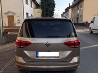 Gebraucht VW Touran Highline 190 PS (139 kW) 2017 Gold Van / Kleinbus