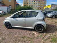 Gebraucht Toyota Aygo 68 PS (50 kW) 2010 Silber Kleinwagen