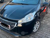 Gebraucht Peugeot 208 69 PS (50 kW) 2015 Schwarz Kleinwagen