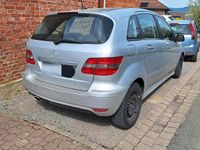 Gebraucht Mercedes B180 116 PS (85 kW) 2010 Silber Van / Kleinbus