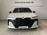 Gebraucht BMW M760e Sport Line 571 PS (419 kW) 2025 Weiß Limousine