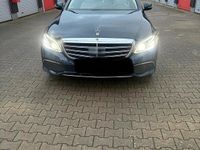 Gebraucht Mercedes E220 194 PS (142 kW) 2018 Blau Kombi