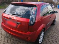 Gebraucht Ford Fiesta 80 PS (58 kW) 2005 Rot Kleinwagen