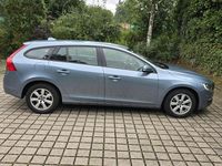 Gebraucht Volvo V60 150 PS (110 kW) 2017 Grün Kombi