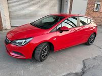 Gebraucht Opel Astra 105 PS (77 kW) 2017 Rot Limousine