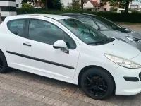 Gebraucht Peugeot 207 73 PS (53 kW) 2009 Weiß Kleinwagen