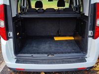 Gebraucht Opel Combo Edition 95 PS (69 kW) 2013 Weiß Van / Kleinbus