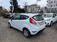 Gebraucht Ford Fiesta Trend 60 PS (44 kW) 2013 Frostweiß Kleinwagen