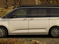Neu VW T7 California 150 PS (110 kW) 2026 Candyweiß/ deep black perleffek Van