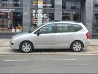 Gebraucht Kia Carens 132 PS (97 kW) 2010 Van / Kleinbus