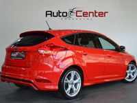 Gebraucht Ford Focus ST-Line 140 PS (102 kW) 2018 Rot Limousine