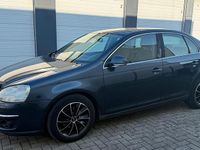 Gebraucht VW Jetta 105 PS (77 kW) 2006 Blau Limousine
