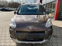 Gebraucht Peugeot Partner Tepee Active 92 PS (67 kW) 2013 Braun Van / Kleinbus