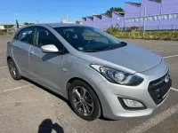 Gebraucht Hyundai i30 Trend 135 PS (99 kW) 2015 Silber Limousine