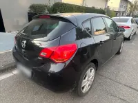 Używany Opel Astra Design Edition 125 KM (91 kW) 2011 Czarny Sedan/Limuzyna