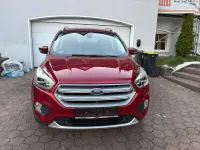Gebraucht Ford Kuga Titanium 179 PS (131 kW) 2017 Rot SUV