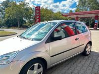 Gebraucht Ford Fiesta 60 PS (44 kW) 2004 Silber Kleinwagen