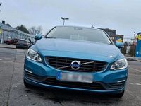 Gebraucht Volvo V60 150 PS (110 kW) 2016 Blau Kombi
