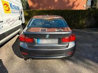 Gebraucht BMW 318 143 PS (105 kW) 2012 Grau Limousine