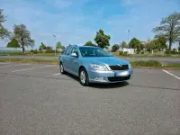 Gebraucht Skoda Octavia Ambiente 105 PS (77 kW) 2010 Blau Kombi