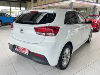 Gebraucht Kia Rio DREAM-TEAM Edition 84 PS (61 kW) 2017 (ud) schneeweiss Limousine