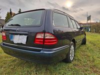 Second-hand Mercedes E240 170 CP (125 kW) 2002 Albastru Break