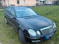 Second-hand Mercedes E240 176 CP (129 kW) 2004 Negru Break