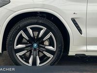 Gebraucht BMW iX3 Impressive 210 kW (286 PS) 2023 Mineralweiß metallic SUV