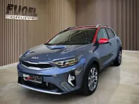 Gebraucht Kia Stonic Spirit 120 PS (88 kW) 2023 Perennialgrau met./rot SUV