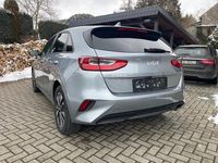 Neu Kia Ceed 140 PS (102 kW) 2026 Silber Kleinwagen