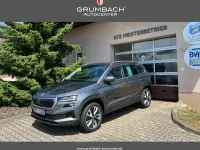 Neu Skoda Karoq Selection 150 PS (110 kW) 2026 8x8x race blue metallic SUV