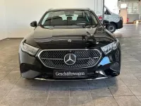 Gebraucht Mercedes E220 Avantgarde 197 PS (144 kW) 2026 Schwarz Limousine