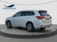 Gebraucht Mitsubishi Outlander P-HEV Basis 224 PS (164 kW) 2020 Weiß SUV