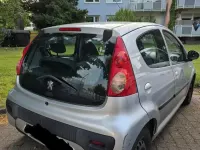Gebraucht Peugeot 107 68 PS (50 kW) 2005 Silber Kleinwagen