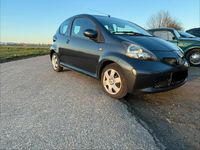Gebraucht Toyota Yaris 68 PS (50 kW) 2005 Grau Kleinwagen