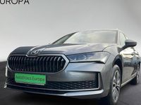 Neu Skoda Superb Selection 150 PS (110 kW) 2025 Grau Kombi