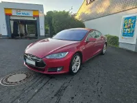 Käytetty Tesla Model S 269 kW (367 HP) 2014 Punainen Viistoperä
