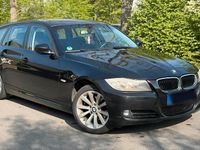 Gebraucht BMW 320 177 PS (130 kW) 2010 Schwarz Kombi