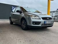 Gebraucht Ford Focus 102 PS (75 kW) 2005 Silber Limousine
