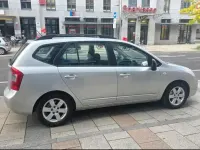 Gebraucht Kia Carens 132 PS (97 kW) 2010 Van / Kleinbus