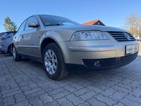 Gebraucht VW Passat Highline 116 PS (85 kW) 2001 Gold Limousine