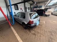 Usado VW Golf IV 110 HP (80 kW) 2002 Prateado Citadino
