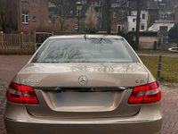 Gebraucht Mercedes E250 204 PS (150 kW) 2009 Gold Limousine