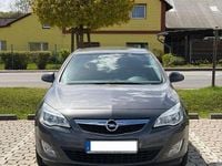 Używany Opel Astra Design Edition 116 KM (85 kW) 2011 Szary Hatchback
