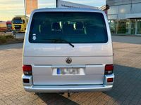 Second-hand VW Multivan 179 CP (131 kW) 2002 Argintiu Monovolum